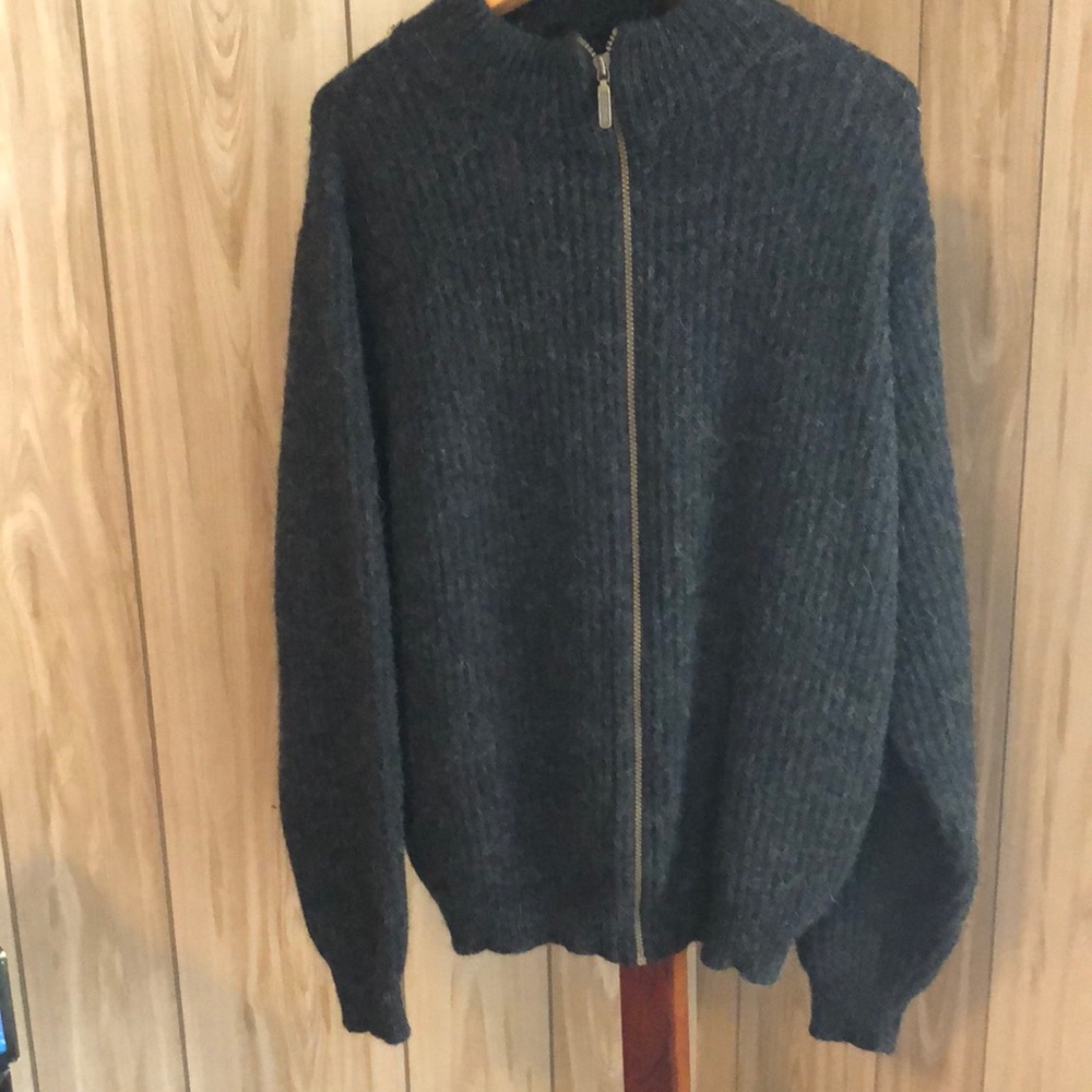 LLBean 90% wool 19% alpaca very warm men’s black cardigan. XL Long. Full zipper